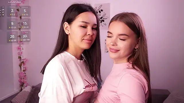 Mellywow - Let's show that asses well and wiggle ;)