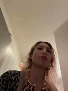 Suyneslii - Ass flash