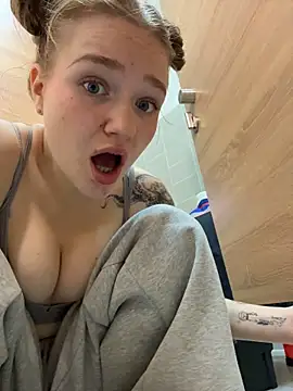 RussianWoman - squats in cam with ass and pussy spread!