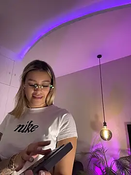 Sophie-velvet - TOTAL DESTRUCTION & SQUIRT SHOW