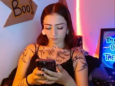 Victoria-Moon - plug anal + twerking