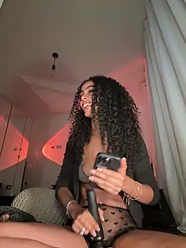 Yasmingarcia - Spitty clit tease play + tits out 🥺🙈