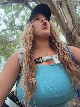 Bigbuttbrooklynn - RISKY SPIT TITS Public @GOAL