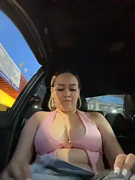 Danielavegax - Take out my tits at the mall