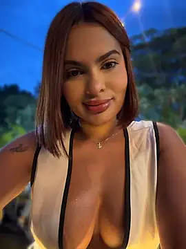 Irina_Velvett - Flahs tits in the mall😈💦🥴