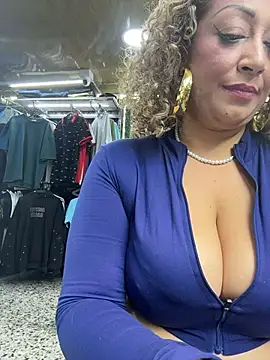 Katti_Barrera - Show milk whit my friend 😈💦