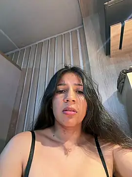 KamyGlam - show pussy in doggy style, close-up