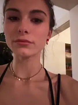 SophiiaStarr - Go doggy and show feet 🥵