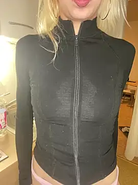 MinnieMausi - flash ass in doggy 🤍
