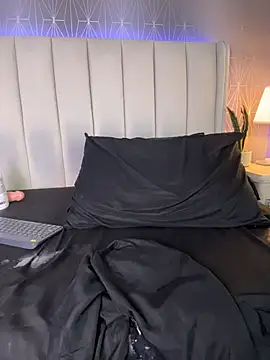 Mia-Medina - oil in my ass