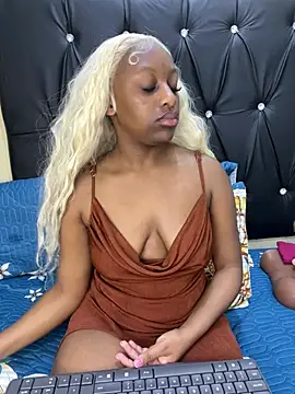 SexyBadGirl20 - Butt plug in !!