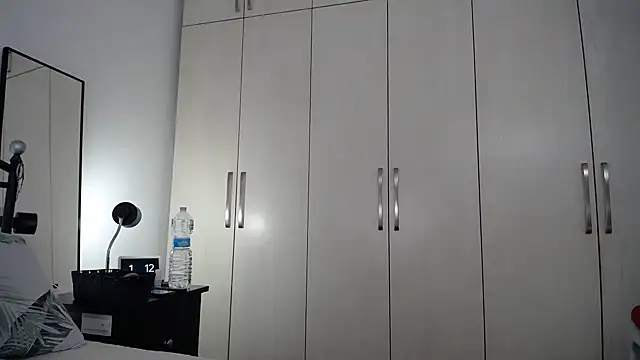 Miki87 - PLAY PUSSY