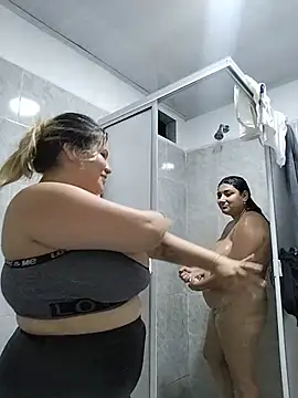 Sara_y_Amy - Show tits both girl
