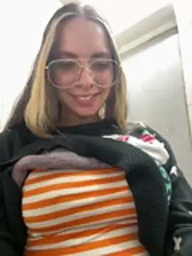 Miimii_lovee - dedos en el ass
