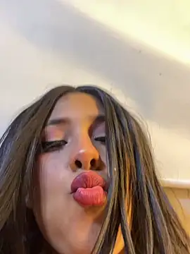 MiaAndrade - Finger 3 my pussy💦+ Squirt ticket Show