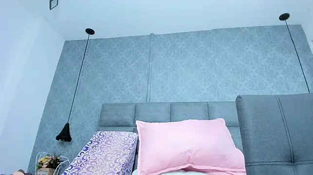 Emilyy_r - 🧷 Nipple pinching / Gentle teasing 🧷
