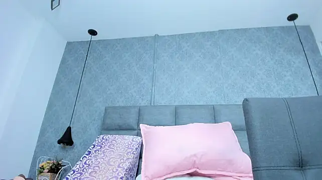 Emilyy_r - 🧷 Nipple pinching / Gentle teasing 🧷