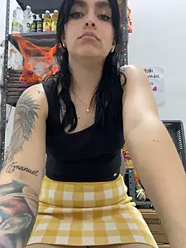 Victoria_Rosess - Flash ass + spank hard