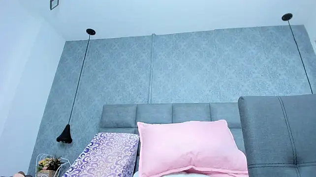 Emilyy_r - 🧷 Nipple pinching / Gentle teasing 🧷