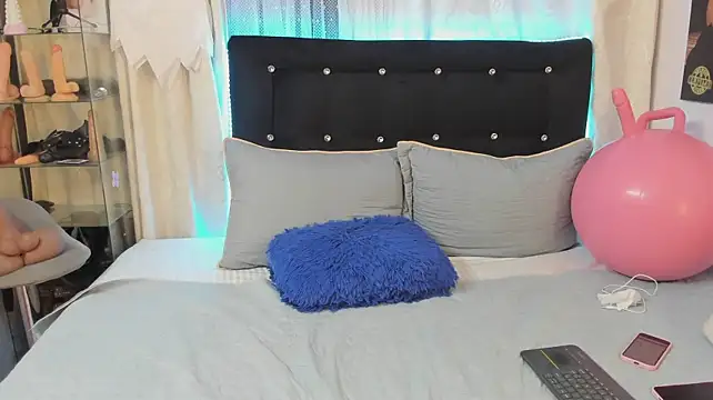 AmaraVelmeet - Make me happy and spit tits