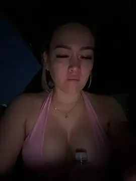 Danielavegax - Take out my tits at the mall