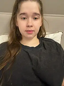 HornyGirlH - SHOW TITS
