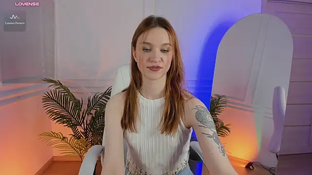 PollyMayer - Spank that ass close to cam