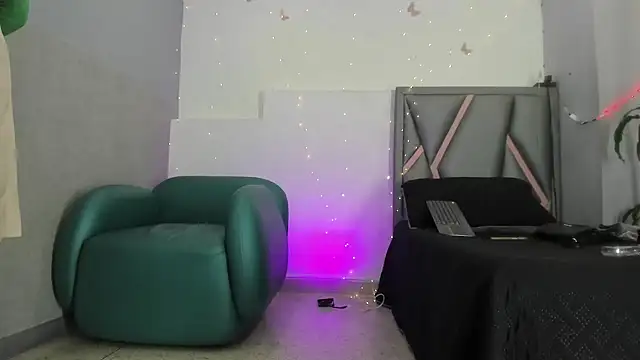 Esterlindez - play with nipples