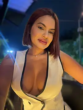 Irina_Velvett - Pussy play in públic 😈💦🥴