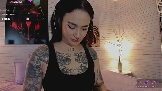 MadissonPaytonnn - SHOW TITS + PINCH NIPPLES 🍒