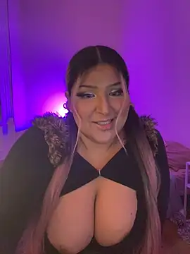 Babytramposa - lesbian kiss+ tits out