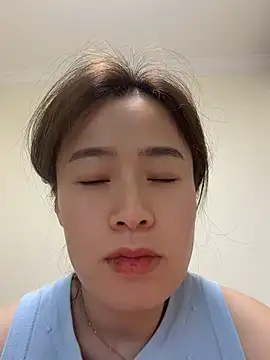 Saozi666 - 完成目标可选：挤奶水、黑JB抽插、小粉插入M腿、小粉入后门、开双插票、口叼内裤