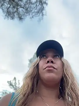 Bigbuttbrooklynn - RISKY FINGER in Public @GOAL