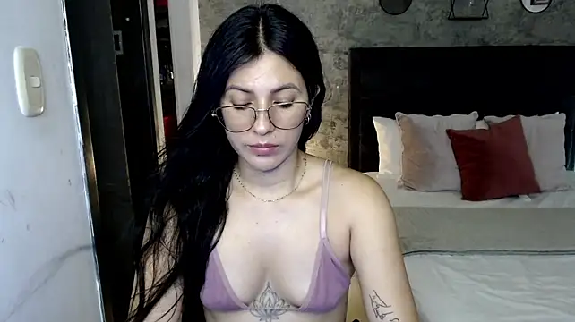 Isa_cruzx - 2 fingers in the pussy