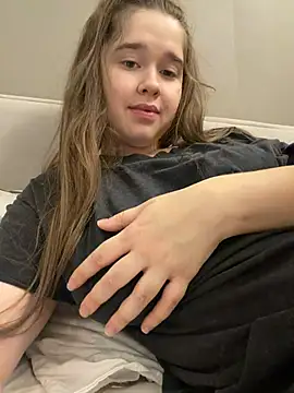 HornyGirlH - SHOW TITS