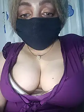 Loolly - Oil on boobsافرك بزازي با لزيت