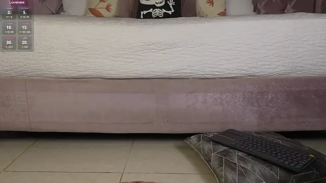 Aurora_Cruz - SHOW TONGUE