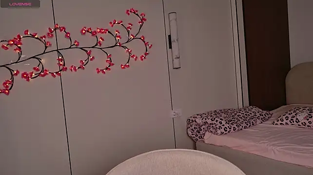 Mirelunes - suck dildo