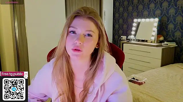 Jenny_Skinner20 - I’ll put a dildo in the pussy.😈