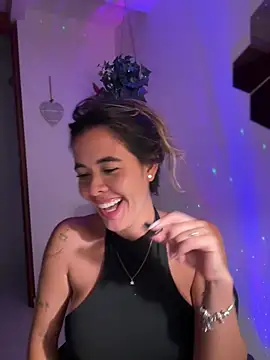 Emilia_Bakerr - Emi feliz noche