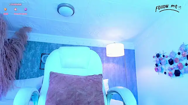 Laraa_jeean - 4 fingers in pussy