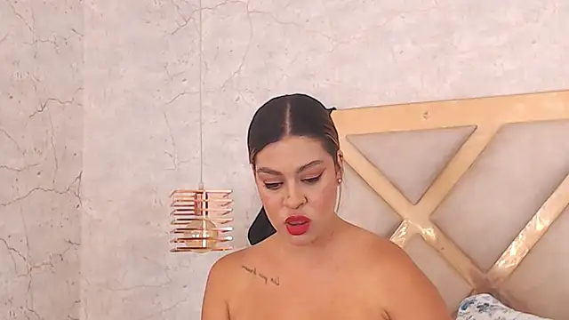 JoanaLane - Sensual Striptease