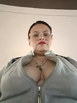 Mily_love11 - Show tits in street