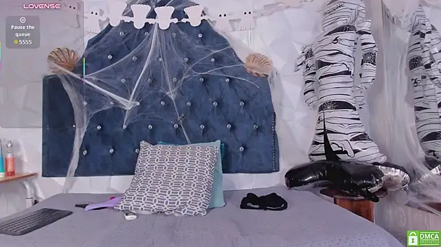 Chloe_moon1 - Spank my ass