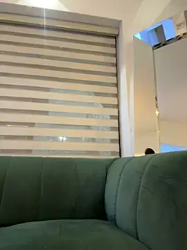 Emma_soul1 - Showing breasts close to the camera