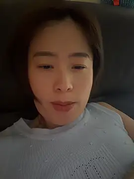 Saozi666 - 完成目标可选：挤奶水、黑JB抽插、小粉插入M腿、小粉入后门、开双插票、口叼内裤