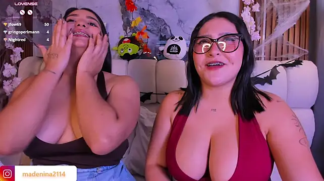 Madeleine2112 - 🍒 Tits Outisde ( Both girls) mmm