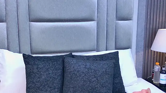 VioletSweetts - Spank ass x3 🍑