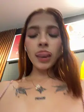 Sophie_valencia - RUB HOLEASS IN PUBLIC + FUCK PUSSY +CUM