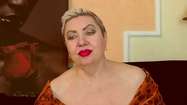 LadyPosh - JUST GIVE ME A SMILE!